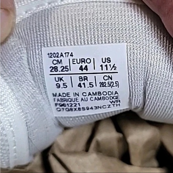 ASICS Tiger Runner Size 11.5 Women White  Ladies Sportstyle Jog Light Trainers - Picture 7 of 7